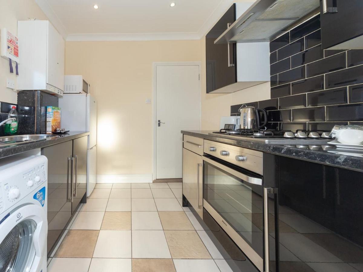 BellaLiving 2 Bedroom Apartment - Luton Luton  Buitenkant foto